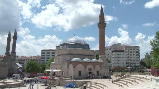 Birlik ve beraberliğin simgesi olan sadaka taşları günümüzde unutuldu