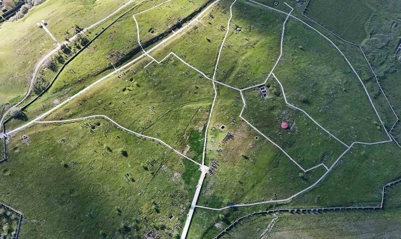 BİTLİS'İN AHLAT İLÇESİNDE BULUNAN VE TÜRK-İSLAM TARİHİNİN EN ÖNEMLİ MİRASLARI ARASINDA YER ALAN...