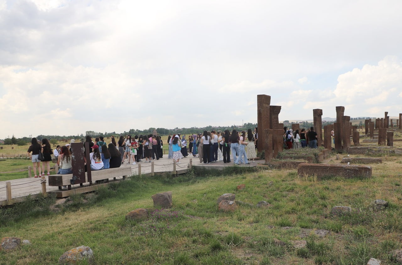 BİTLİS'İN AHLAT İLÇESİNDE BULUNAN VE UNESCO DÜNYA KÜLTÜR MİRASI GEÇİCİ LİSTESİ'NDE YER ALAN...