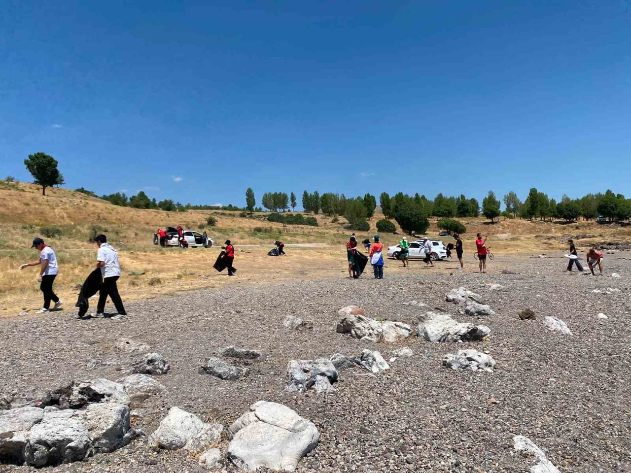 BİTLİS'İN TATVAN İLÇESİNDEKİ KOŞU GRUBU İLE VAN GÖLÜ AKTİVİSTLERİ DERNEĞİ ÜYELERİ, 15 TEMMUZ...