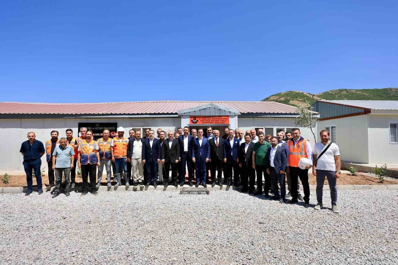 BİTLİS VALİSİ AHMET KARAKAYA İLE AK PARTİ BİTLİS MİLLETVEKİLİ TURAN BEDİRHANOĞLU, KARAYOLLARI 11....