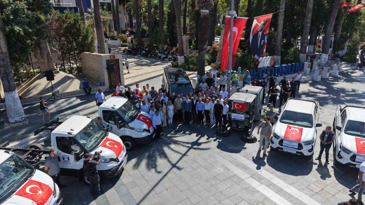 BODRUM BELEDİYE BAŞKANI TAMER MANDALİNCİ, BELEDİYE ÇALIŞMALARININ DAHA HIZLI VE ETKİN...