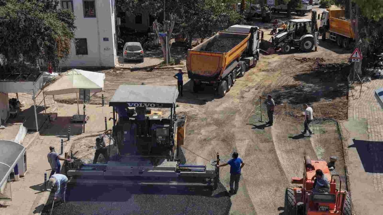 BODRUM BELEDİYESİ FEN İŞLERİ MÜDÜRLÜĞÜ EKİPLERİ, KENT GENELİNDE ALTYAPISI TAMAMLANAN BÖLGELERDE...