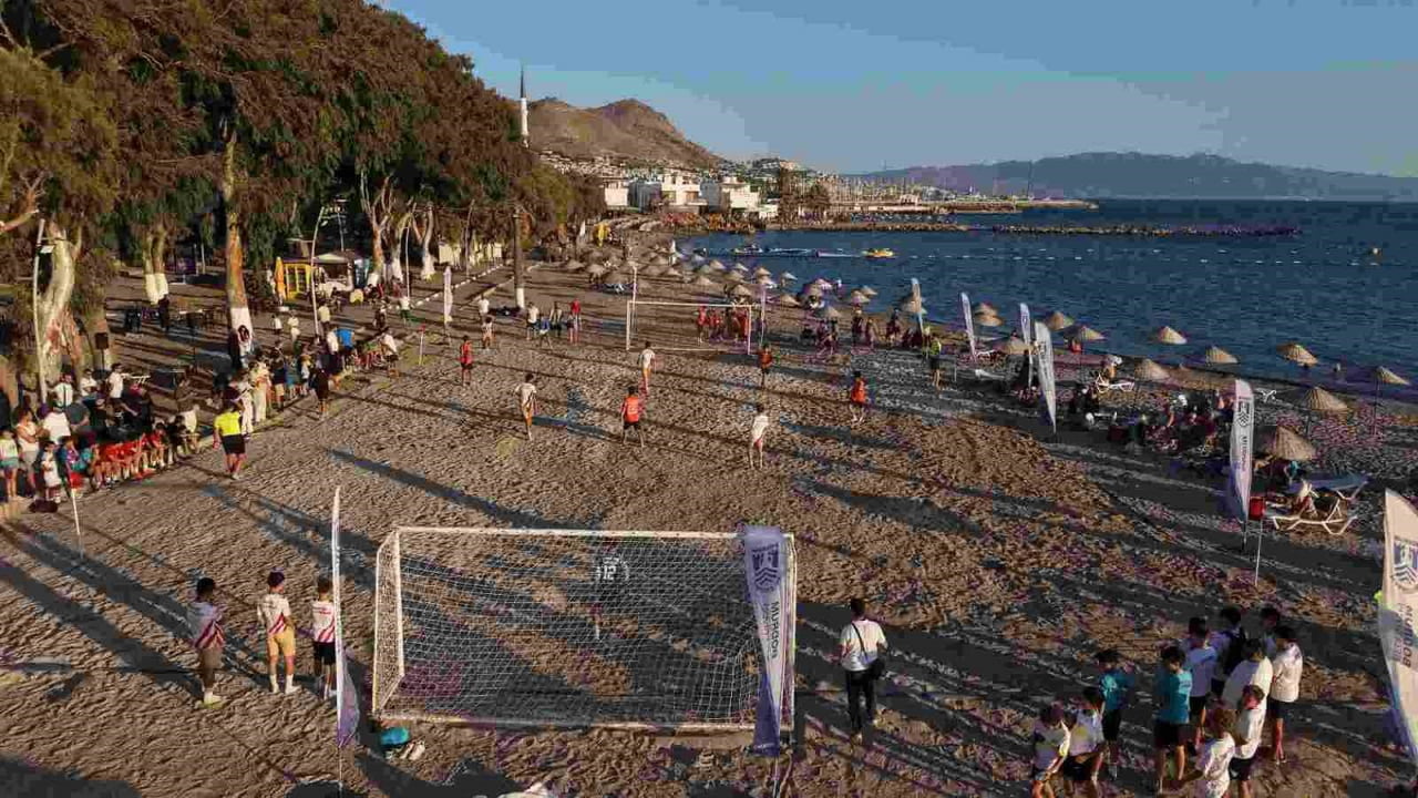 BODRUM BELEDİYESİ TARAFINDAN BU YIL İLK KEZ DÜZENLENEN 1. GÜNBATIMI ÇOCUK PLAJ FUTBOL ŞENLİĞİ...
