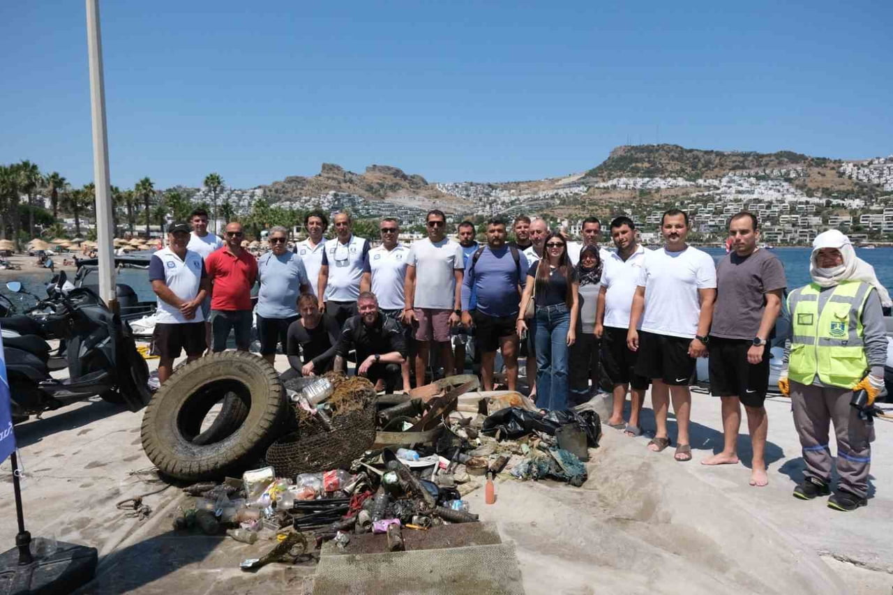 BODRUM BELEDİYESİ TARAFINDAN "DENİZE EN ÇOK MAVİ YAKIŞIR" SLOGANIYLA HAYATA GEÇİRİLEN DENİZ DİBİ...