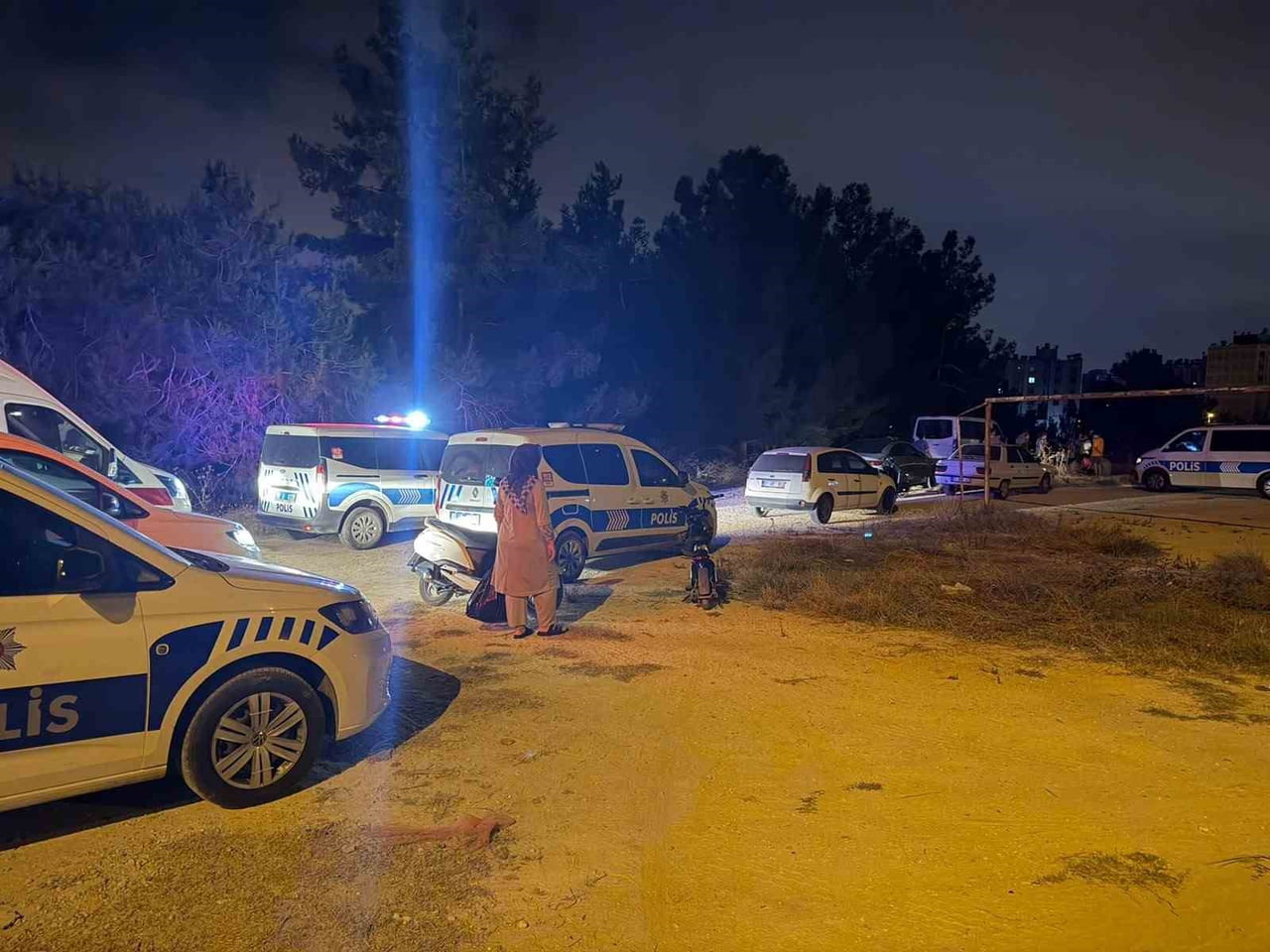 BÖLGEYE POLİS VE SAĞLIK EKİPLERİ SEVK EDİLDİ