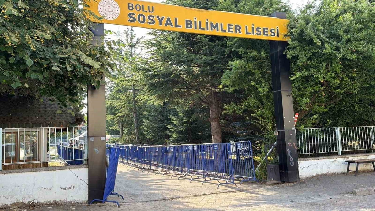 BOLU'DA 19 SANIKLI DAVADA YARGILANAN VE GÖREVDEN UZAKLAŞTIRILAN BELEDİYE BAŞKANI TANJU ÖZCAN...
