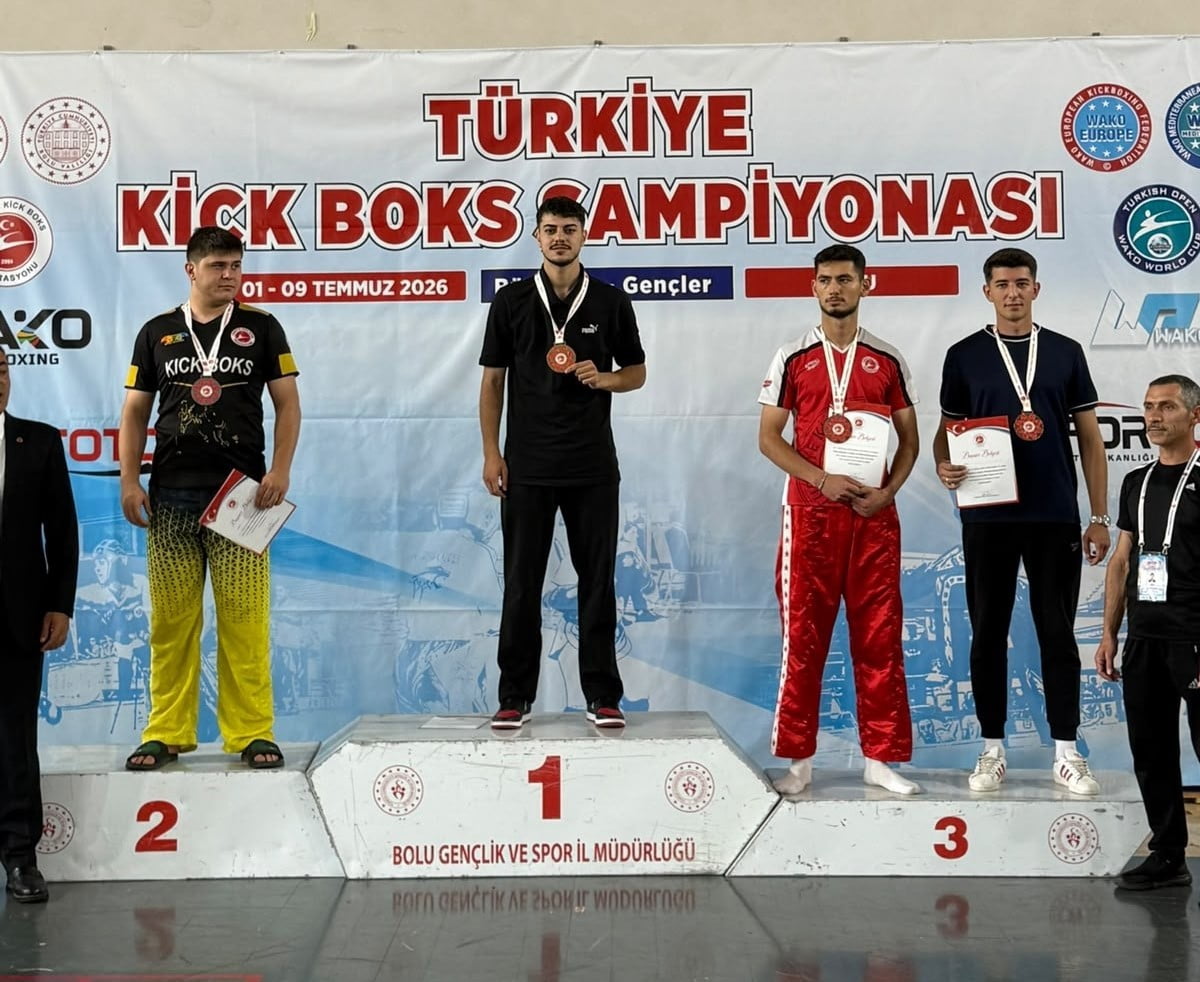 BOLU'DA DÜZENLENEN TÜRKİYE KİCK BOKS ŞAMPİYONASI'NA KATILAN VAN YÜZÜNCÜ YIL ÜNİVERSİTESİ SPOR...