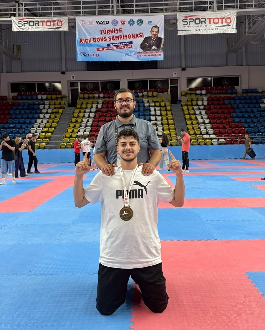 BOLU'DA DÜZENLENEN TÜRKİYE KİCK BOKS ŞAMPİYONASI'NA KATILAN VAN YÜZÜNCÜ YIL ÜNİVERSİTESİ SPOR...
