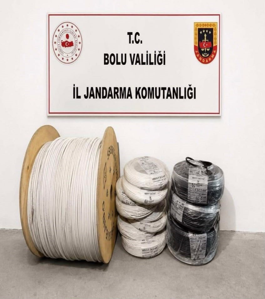 BOLU'DA HIRSIZLIK OLAYLARININ AYDINLATILMASINA YÖNELİK ÇALIŞMA YÜRÜTEN JASAT EKİPLERİ, KABLO...
