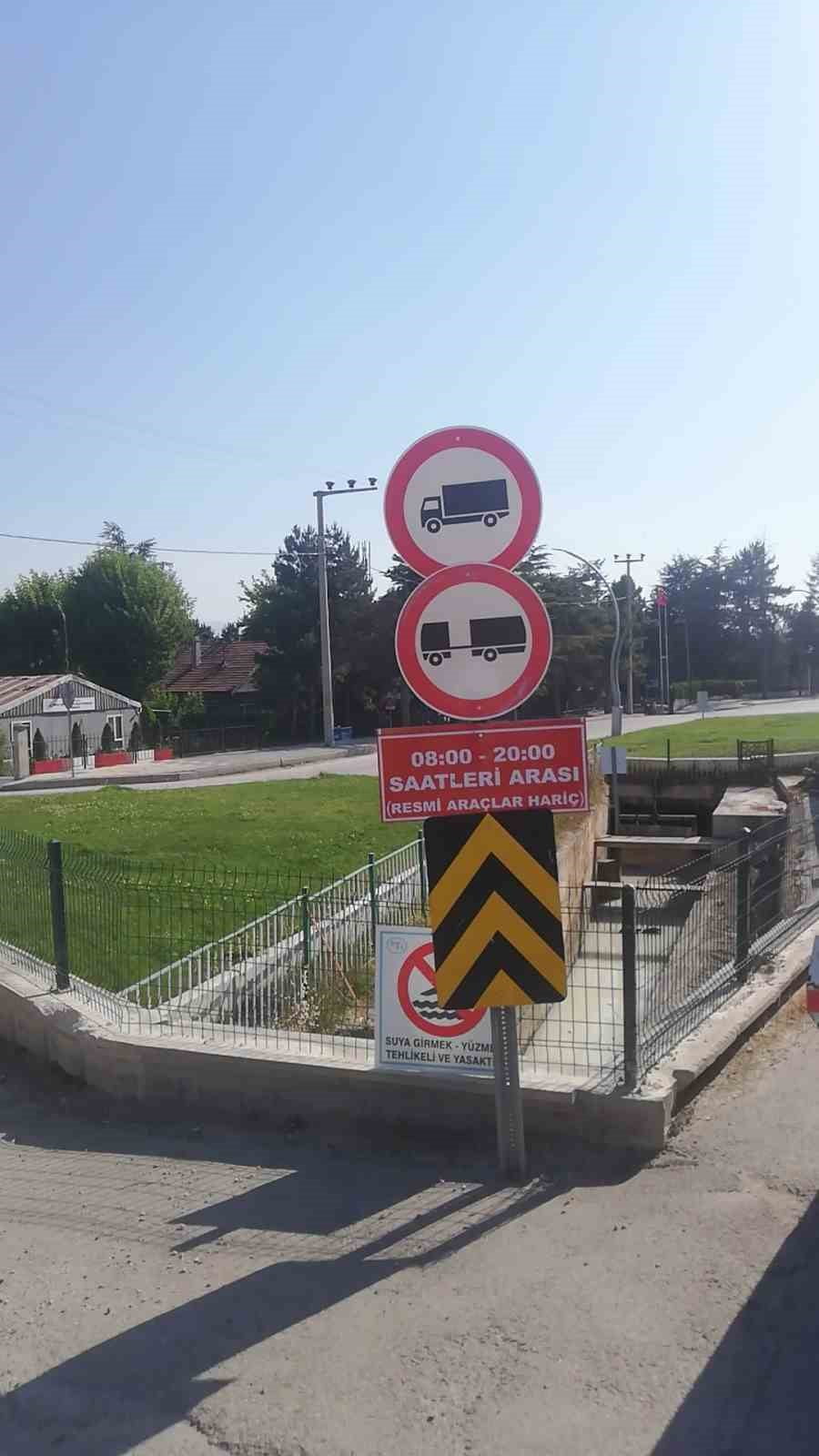 BOLU'DA KENT MERKEZİNDEKİ TRAFİK YOĞUNLUĞUNU AZALTMAK AMACIYLA KUVAYI MİLLİYE BULVARI GÜZERGÂHINDA...