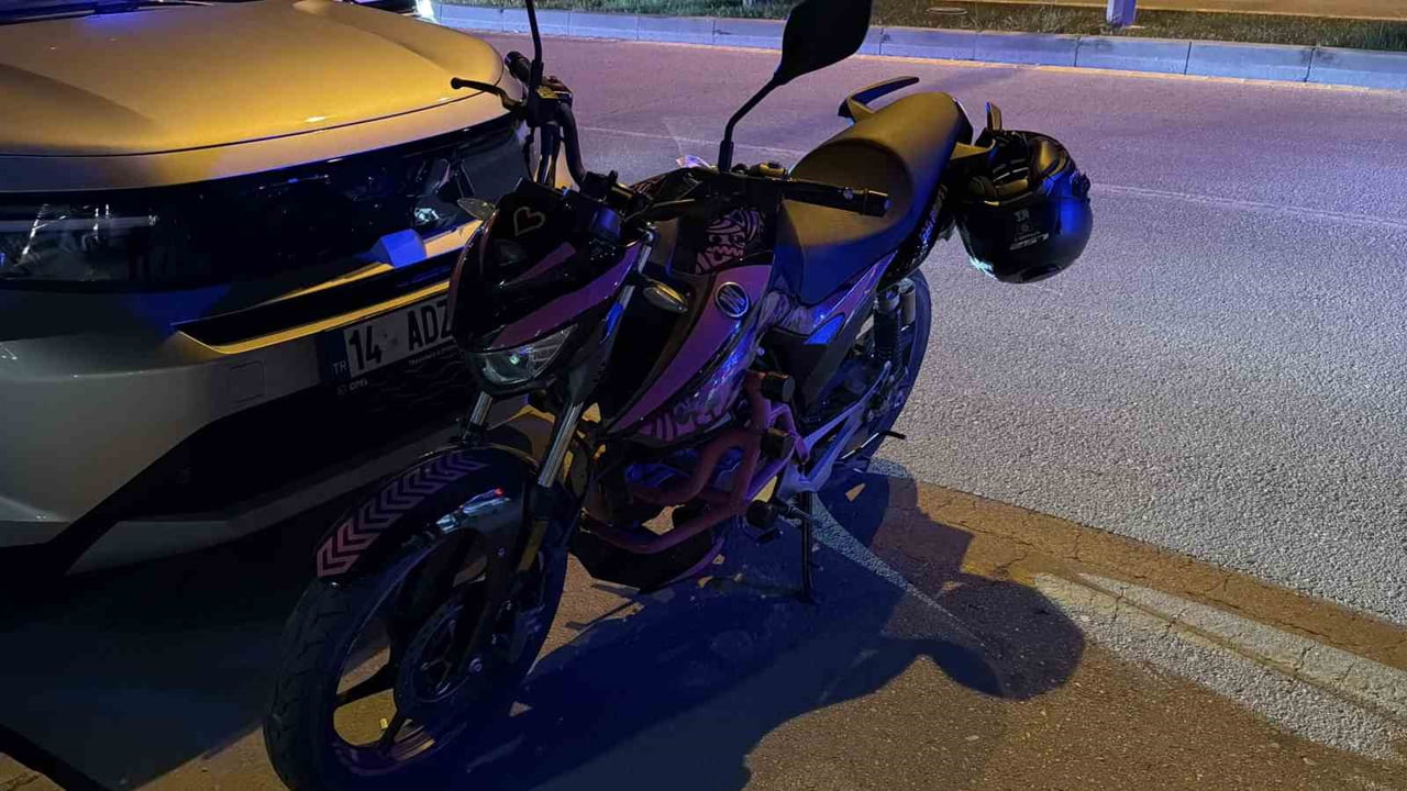 BOLU'DA MOTOSİKLET İLE OTOMOBİLİN ÇARPIŞTIĞI KAZADA MOTOSİKLET SÜRÜCÜSÜ YARALANDI.