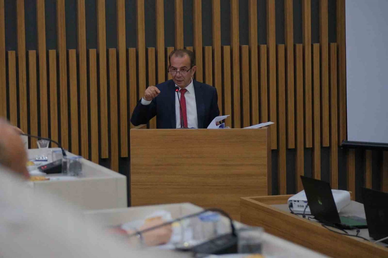 BOLU BELEDİYE BAŞKANLIĞI GÖREVİNDEN UZAKLAŞTIRILAN VE BAŞKA BİR SUÇTAN TUTUKLU BULUNAN TANJU...