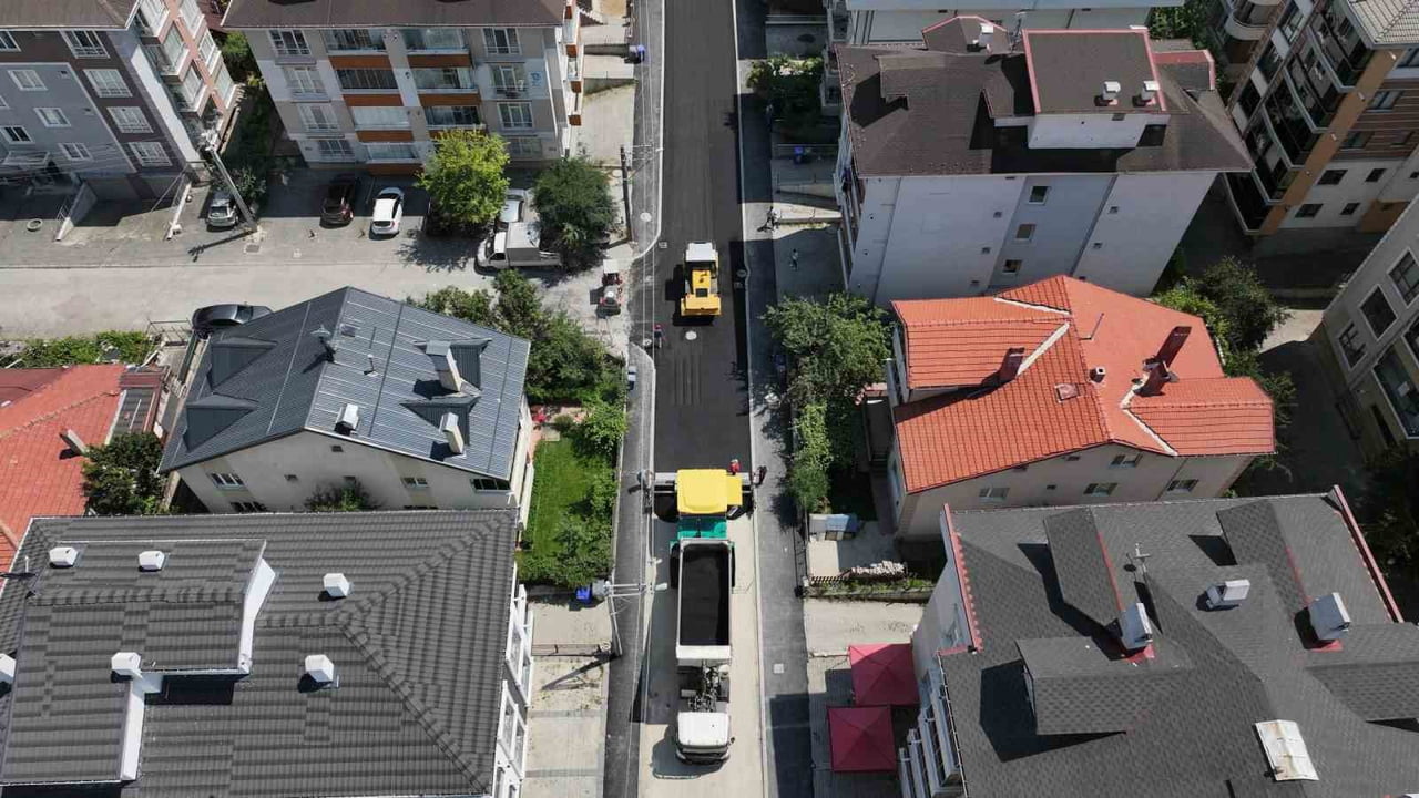 BOLU BELEDİYESİ EKİPLERİNCE AKTAŞ MAHALLESİ TUNÇ SOKAK İLE SÜMER MAHALLESİ AKASYA SOKAK’TA...