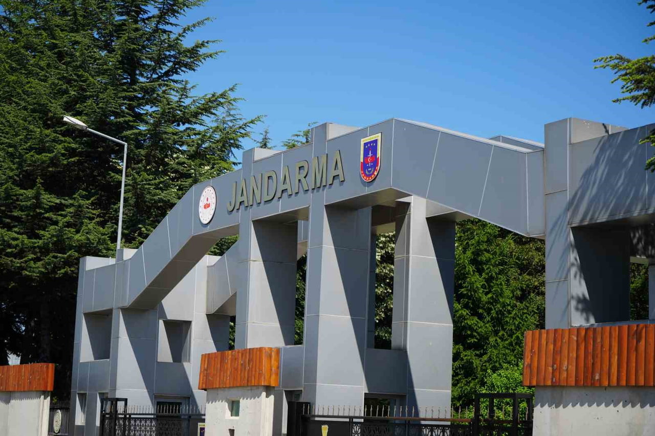 BOLU BELEDİYESİNE YÖNELİK YÜRÜTÜLEN SORUŞTURMALAR KAPSAMINDA İL JANDARMA KOMUTANLIĞI TARAFINDAN...