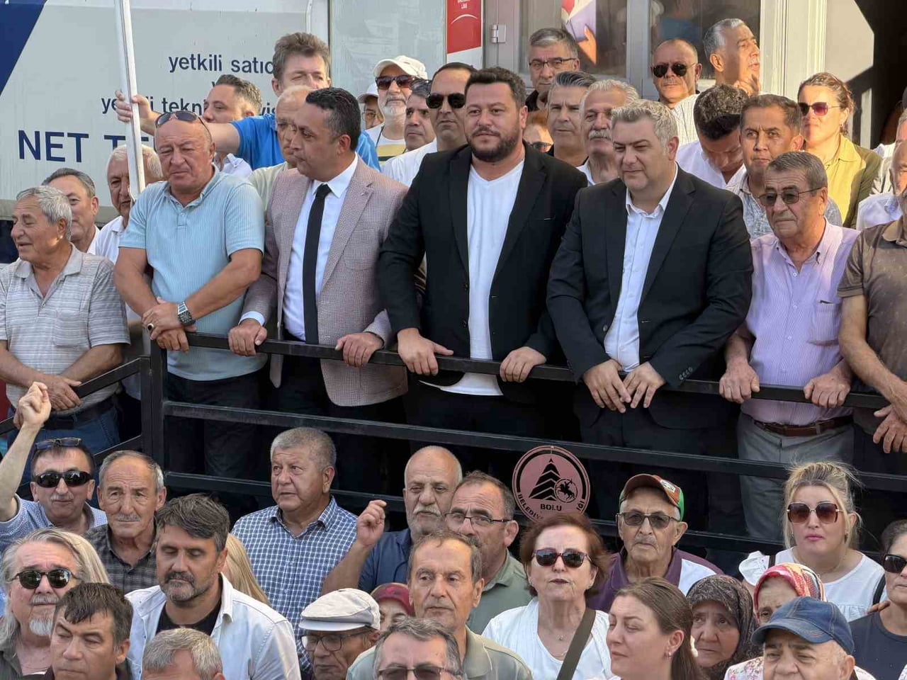 BOLU’DA BELEDİYE BAŞKANLARI, İLÇE BAŞKANLARI, BELEDİYE MECLİSİ ÜYELERİ, ESKİ PARTİ YÖNETİCİLERİ VE...