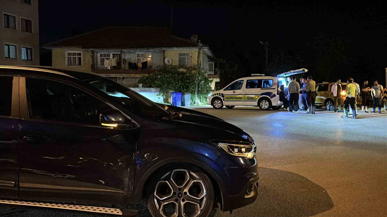 BOLU’DA PAŞAKÖY MAHALLESİ’NDE DÖNEL KAVŞAKTA CİPLE OTOMOBİLİN ÇARPIŞMASI SONUCUNDA 1 KİŞİ...