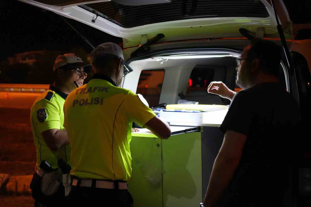 BOLU’DA POLİS EKİPLERİNCE SON BİR HAFTADA GERÇEKLEŞTİRİLEN TRAFİK DENETİMLERİNDE, KURALLARA...