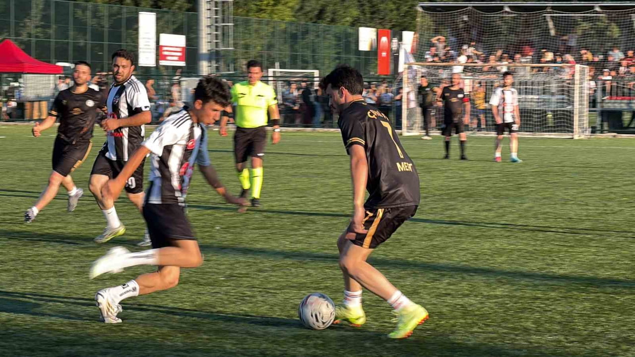 BOLU’DA ŞAMPİYON KÖYLER LİGİ FUTBOL TURNUVASI 58 KÖY TAKIMININ KATILIMIYLA BAŞLADI. VATANDAŞLAR...