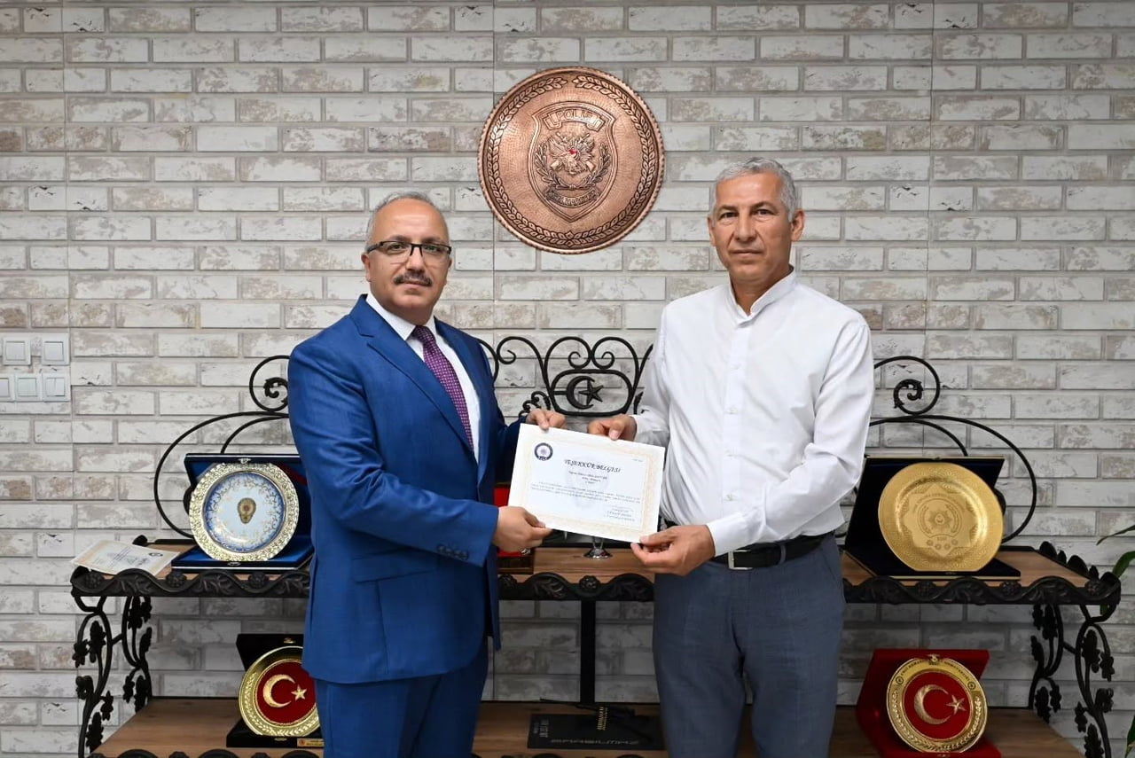 BOLU İL EMNİYET MÜDÜRLÜĞÜ KADROSUNDAN EMEKLİ OLAN PERSONELE, GÖREV SÜRELERİ BOYUNCA GÖSTERDİKLERİ...