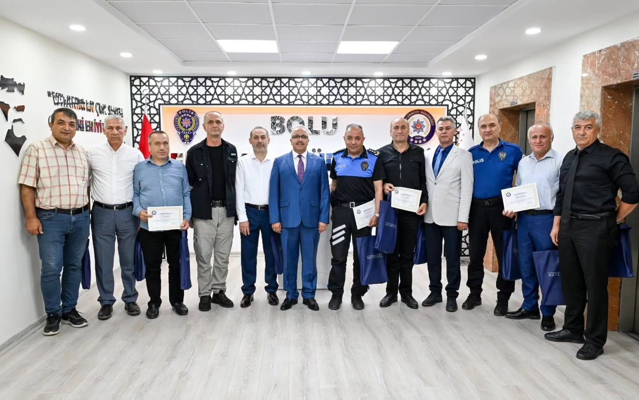 BOLU İL EMNİYET MÜDÜRLÜĞÜ KADROSUNDAN EMEKLİ OLAN PERSONELE, GÖREV SÜRELERİ BOYUNCA GÖSTERDİKLERİ...