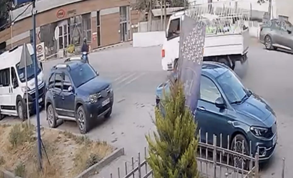 BOLU-MENGEN KARAYOLUNDA MOTOSİKLET İLE KAMYONETİN KAFA KAFAYA ÇARPIŞTIĞI; 1 KİŞİNİN HAYATINI...
