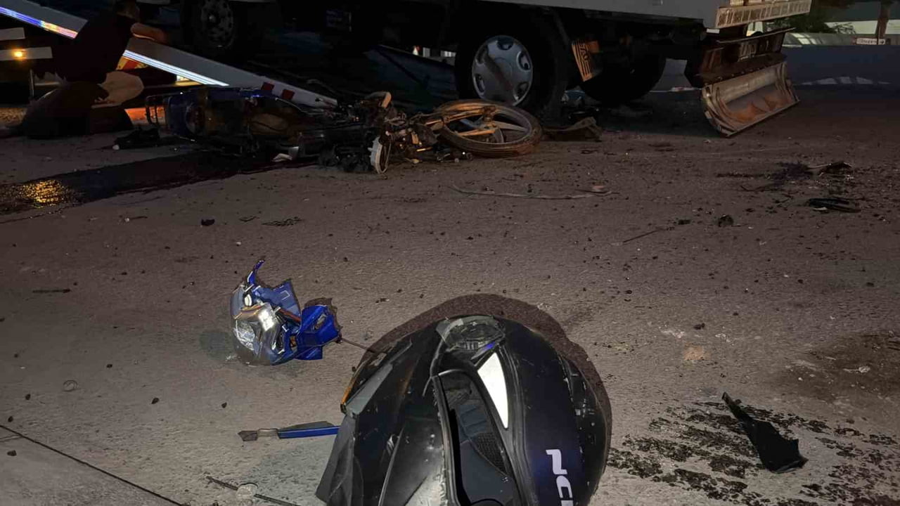 BOLU-MENGEN YOLUNDA KAMYONET İLE MOTOSİKLETİN KAFA KAFAYA ÇARPIŞTIĞI KAZADA, MOTOSİKLET SÜRÜCÜSÜ...