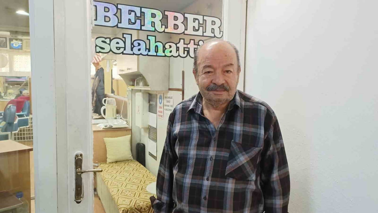 BOLU’NUN EN ESKİ BERBERLERİNDEN BİRİ OLARAK BİLİNEN 76 YAŞINDAKİ BERBER SELAHATTİN VARLIK, TEDAVİ...