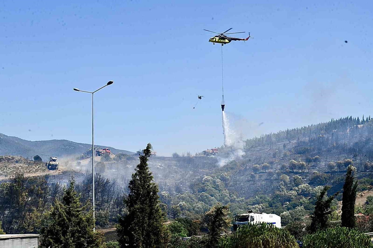 BORNOVA İLÇESİ GÖKDERE MAHALLESİ’NDE ÇIKAN ORMAN YANGININA İZMİR İTFAİYESİ İLE ORMAN BÖLGE...