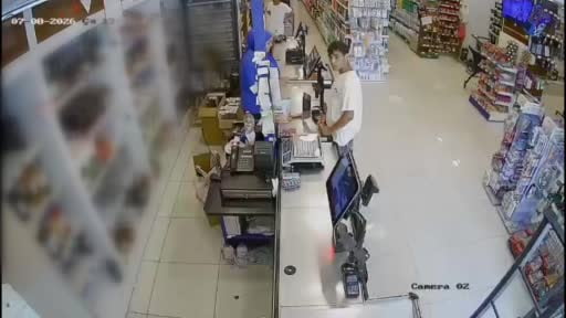 Böyle gaspçı görülmedi: Marketten parayı alıp kaçtı, içinde çocuk olan otomobili de kaçırıp yaya...