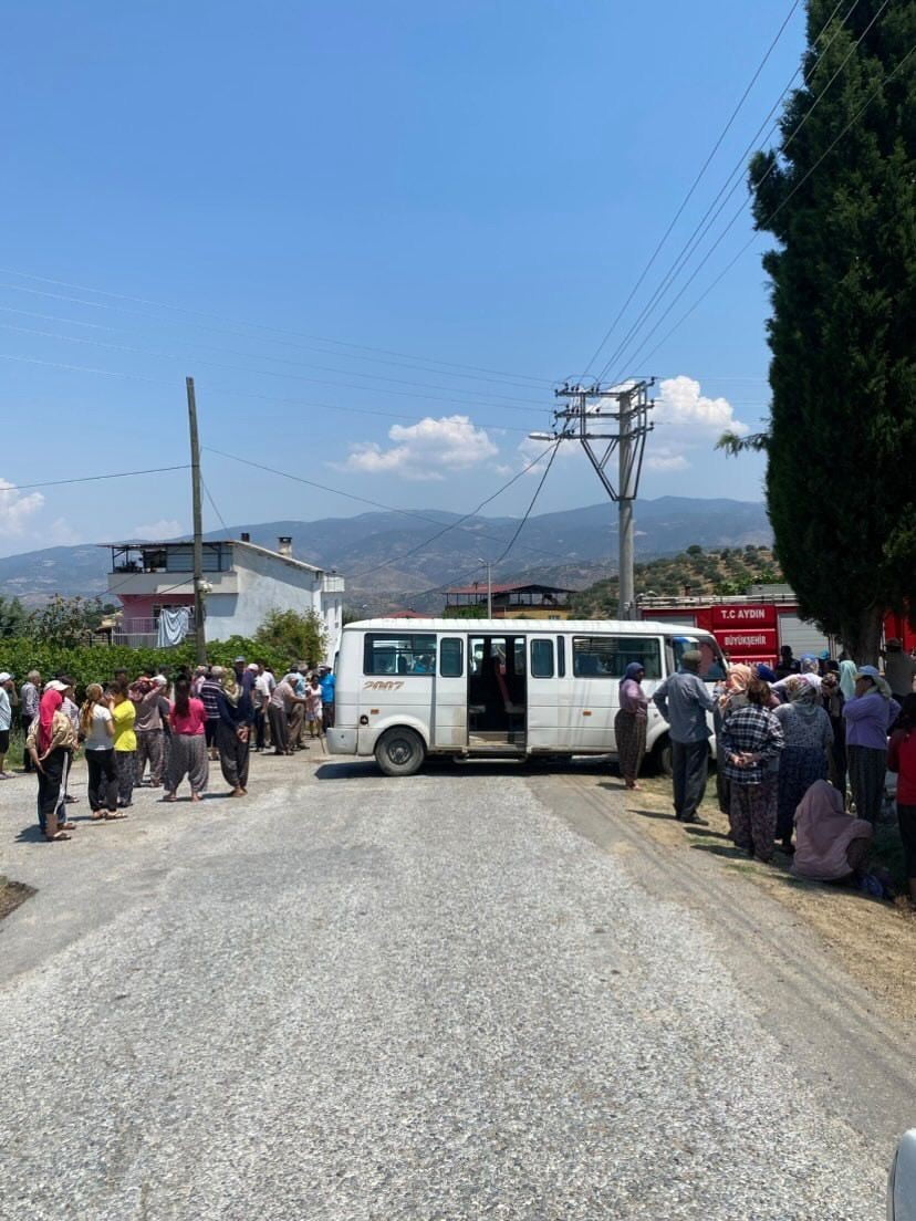 BOZDOĞAN’DA İŞÇİ SERVİSİ İLE OTOMOBİL ÇARPIŞTI:3 YARALI