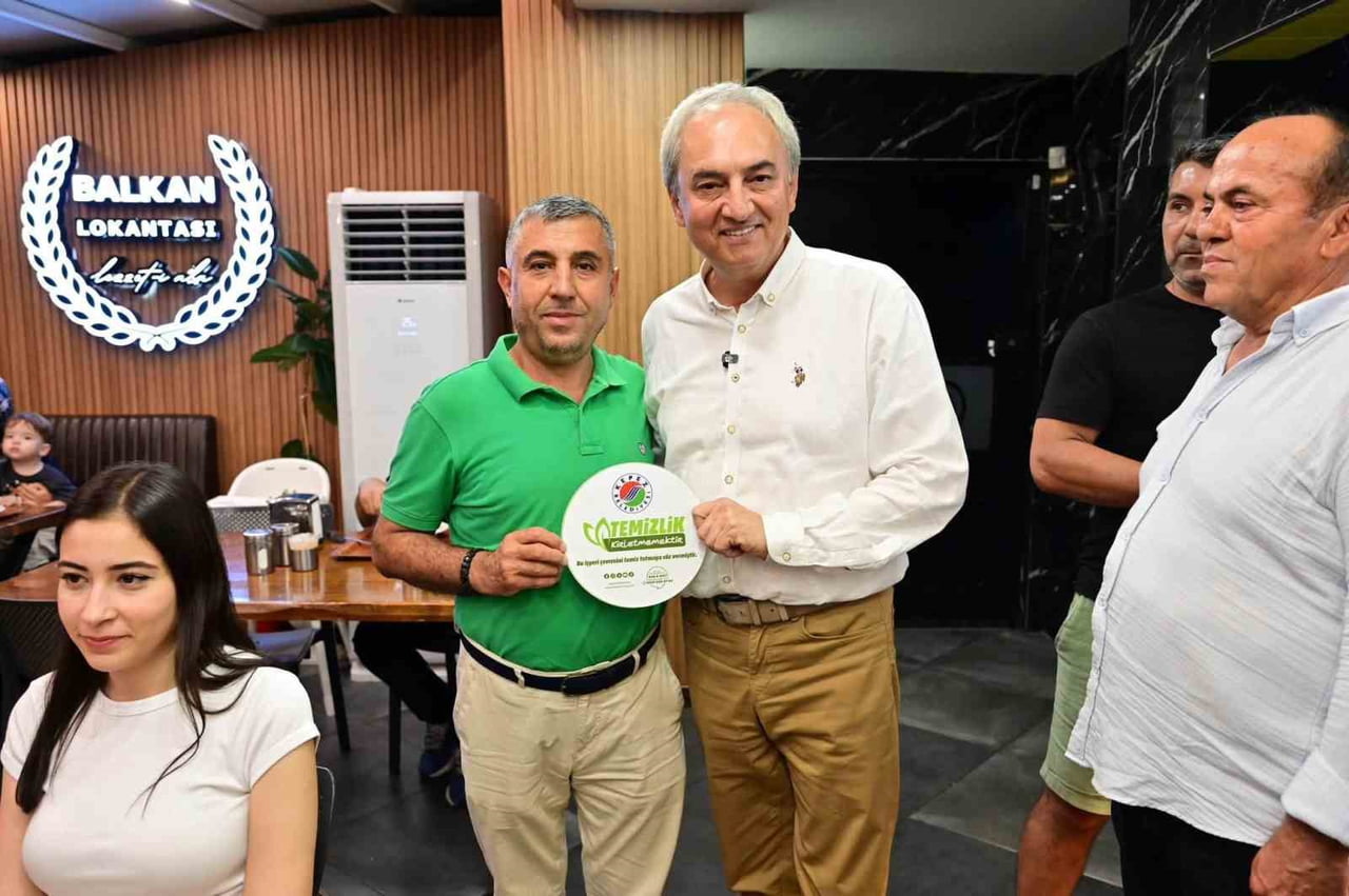 BU KAPSAMDA KÜLTÜR KAFELER CADDESİ'Nİ ZİYARET EDEN BAŞKAN KOCAGÖZ, ESNAFI DOLAŞARAK KAMPANYA...