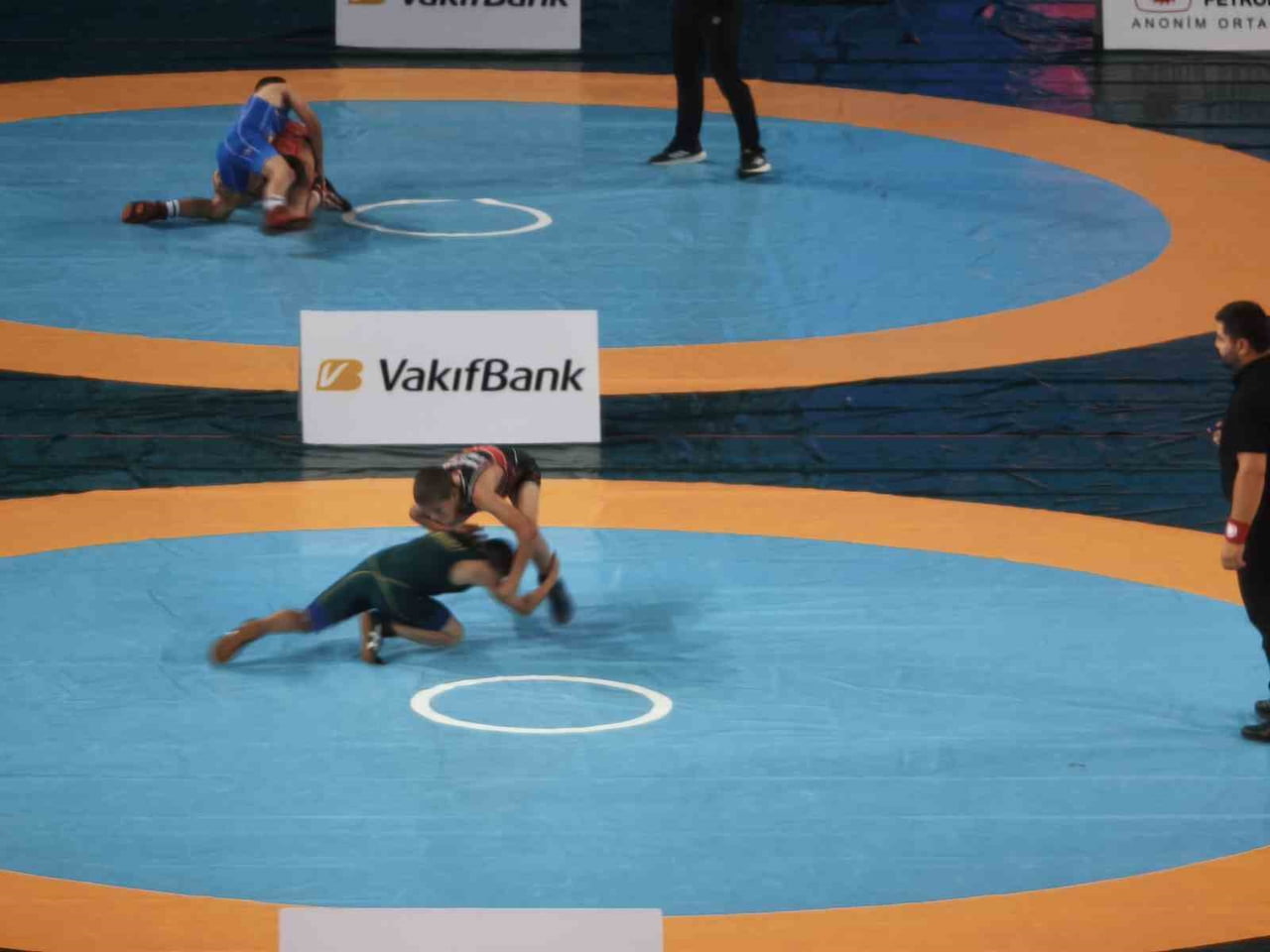 BU YIL İKİNCİSİ DÜZENLENEN TÜRKİYE MİNİKLER GÜREŞ ŞAMPİYONASI ANKARA SPOR SALONU'NDA DEVAM...