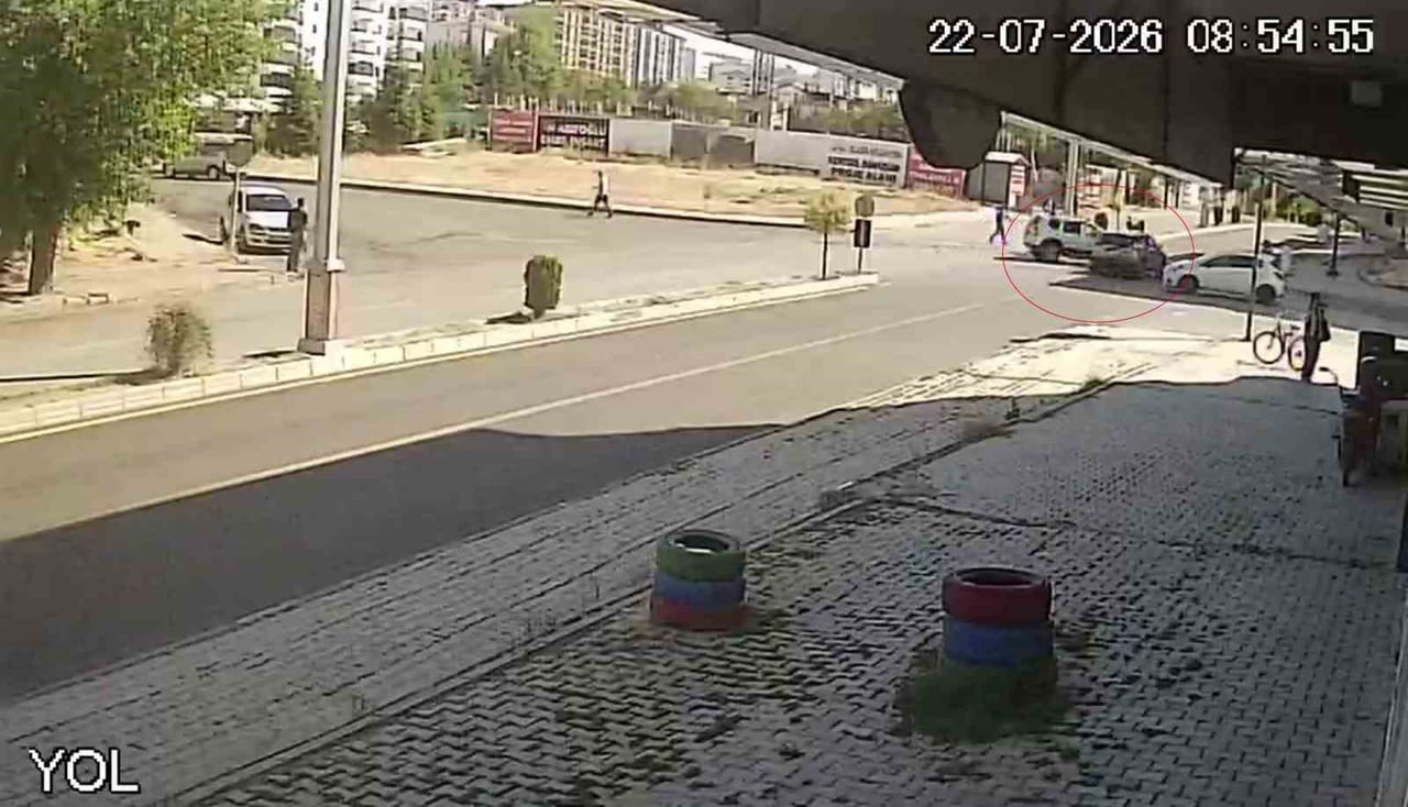 BÜGÜNKÜ KAZADAN GÜVENLİK KAMERASI GÖRÜNTÜSÜ.