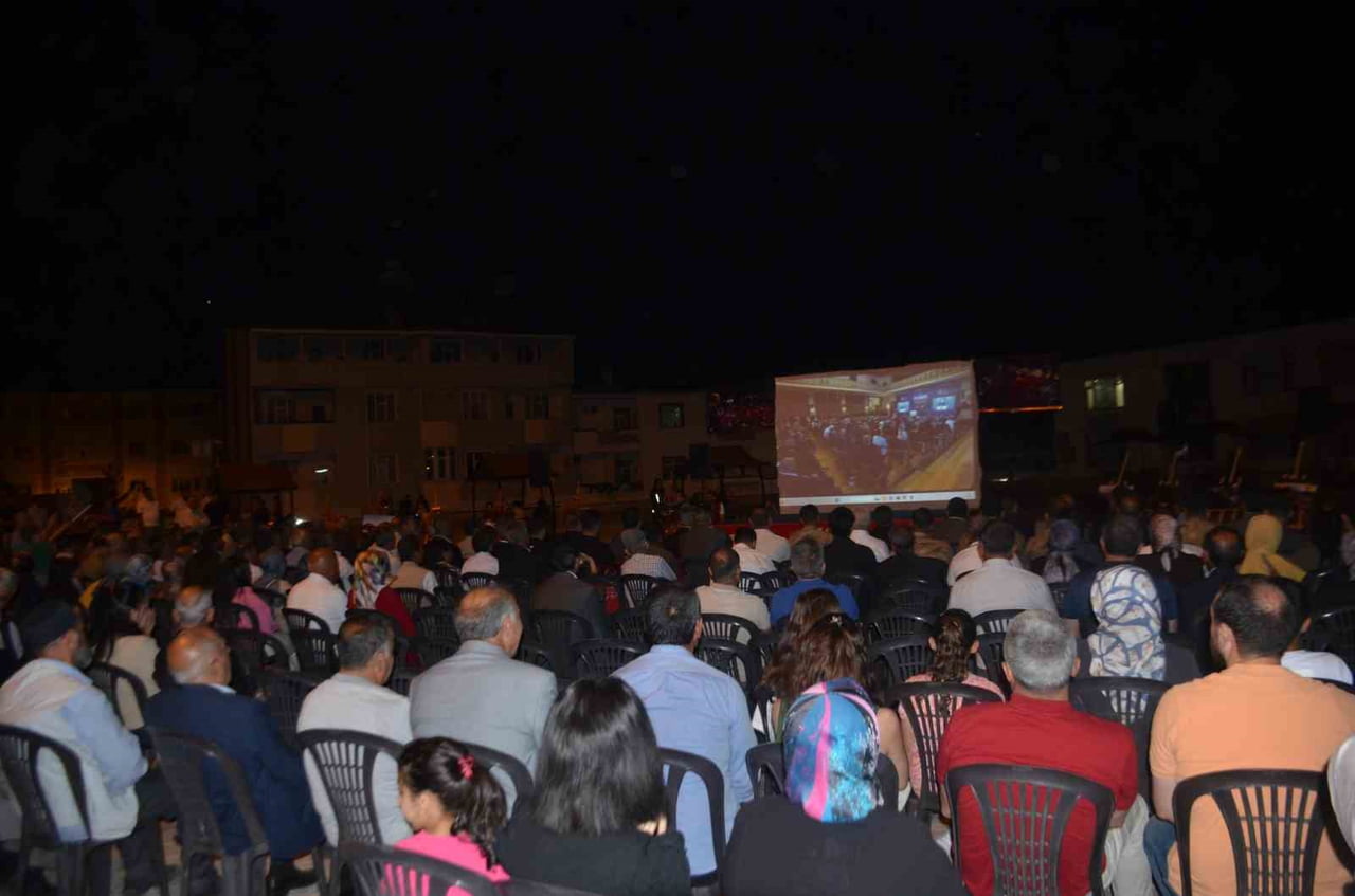 BULANIK KENT MEYDANI'NDA ANMA PROGRAMI DÜZENLENDİ