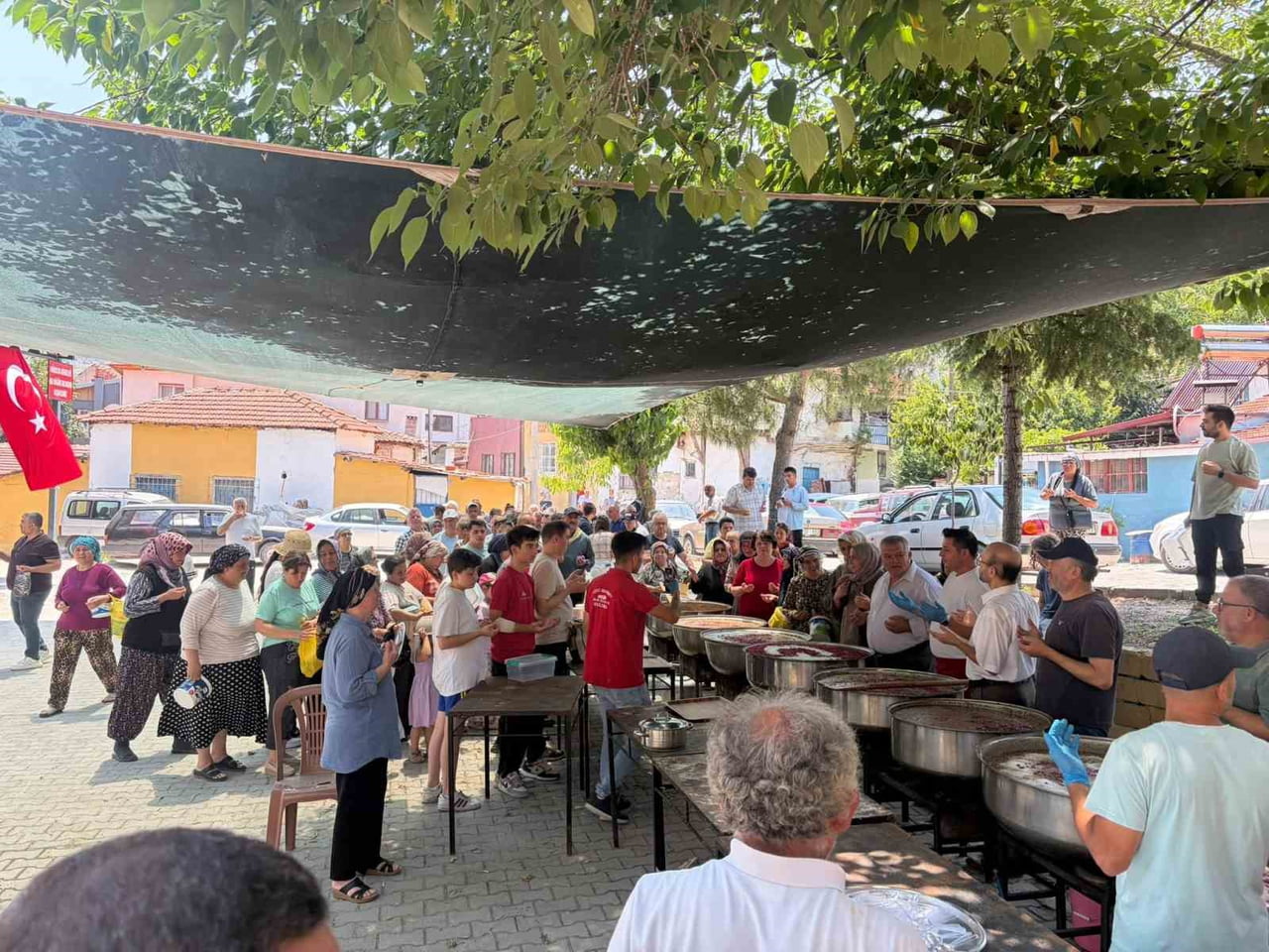 BULDAN’A BAĞLI GÜROLUK MAHALLESİ’NDE, MUHTAR ÖNCÜLÜĞÜNDE DÜZENLENEN GELENEKSEL AŞURE HAYRI BU YIL...