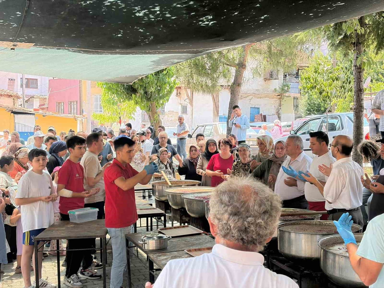 BULDAN’A BAĞLI GÜROLUK MAHALLESİ’NDE, MUHTAR ÖNCÜLÜĞÜNDE DÜZENLENEN GELENEKSEL AŞURE HAYRI BU YIL...