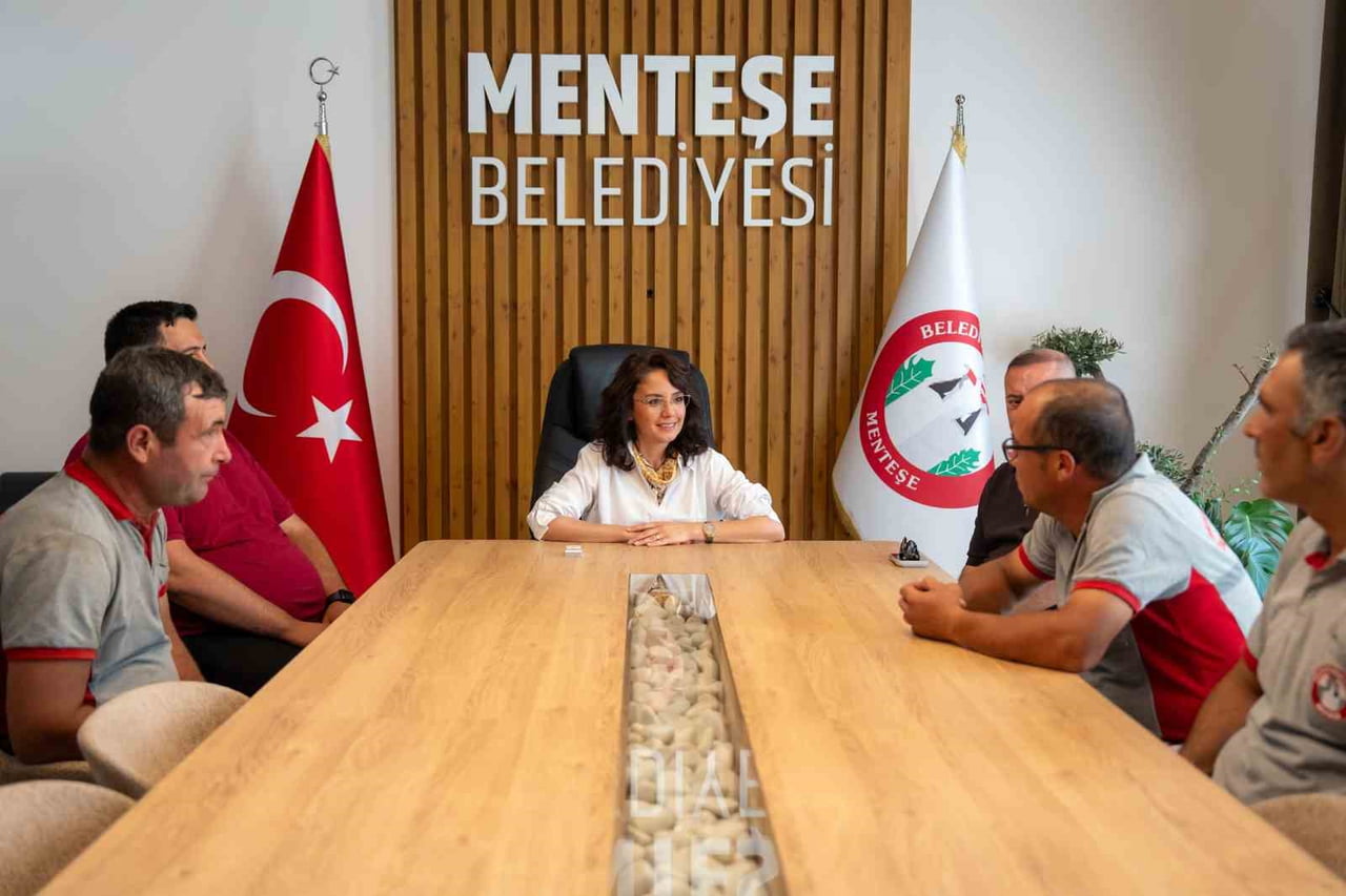 BULDUKLARI ÇANTAYI SAHİBİNE TESLİM EDEN PERSONELE MENTEŞE BELEDİYE BAŞKANI GONCA  KÖKSAL ARAS’TAN...