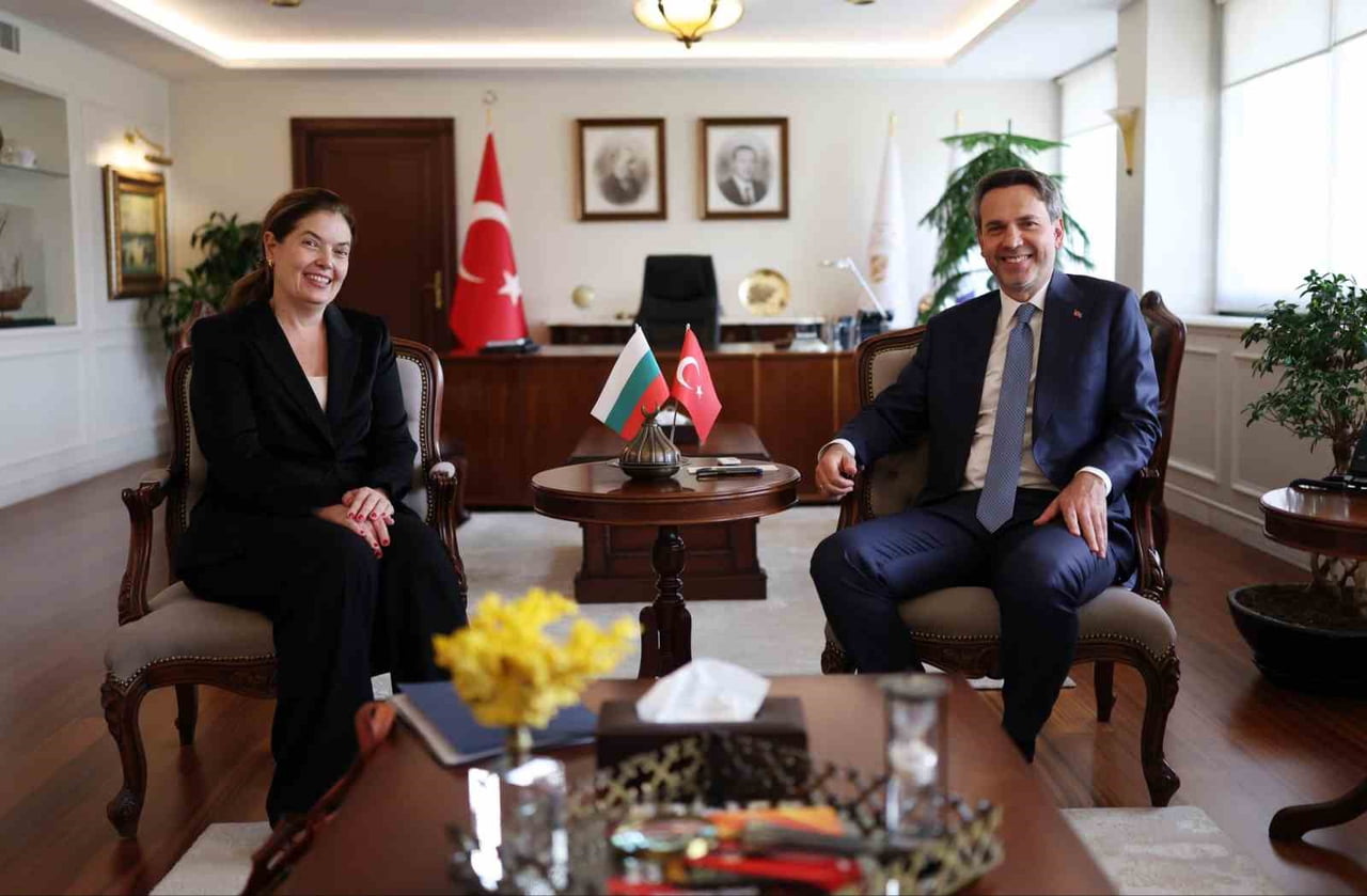 BULGARİSTAN ENERJİ BAKANI SAYIN IVA PETROVA VE ENERJİ VE TABİİ KAYNAKLAR BAKANI ALPARSLAN...