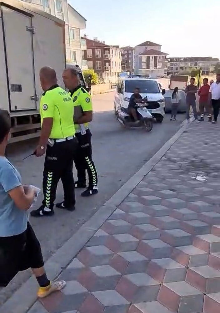 BURDUR'DA ARIZALANAN KAMYONETİNİ TAMİR ETMEYE ÇALIŞAN SÜRÜCÜ, ARACIN GERİ HAREKET ETMESİ SONUCU...