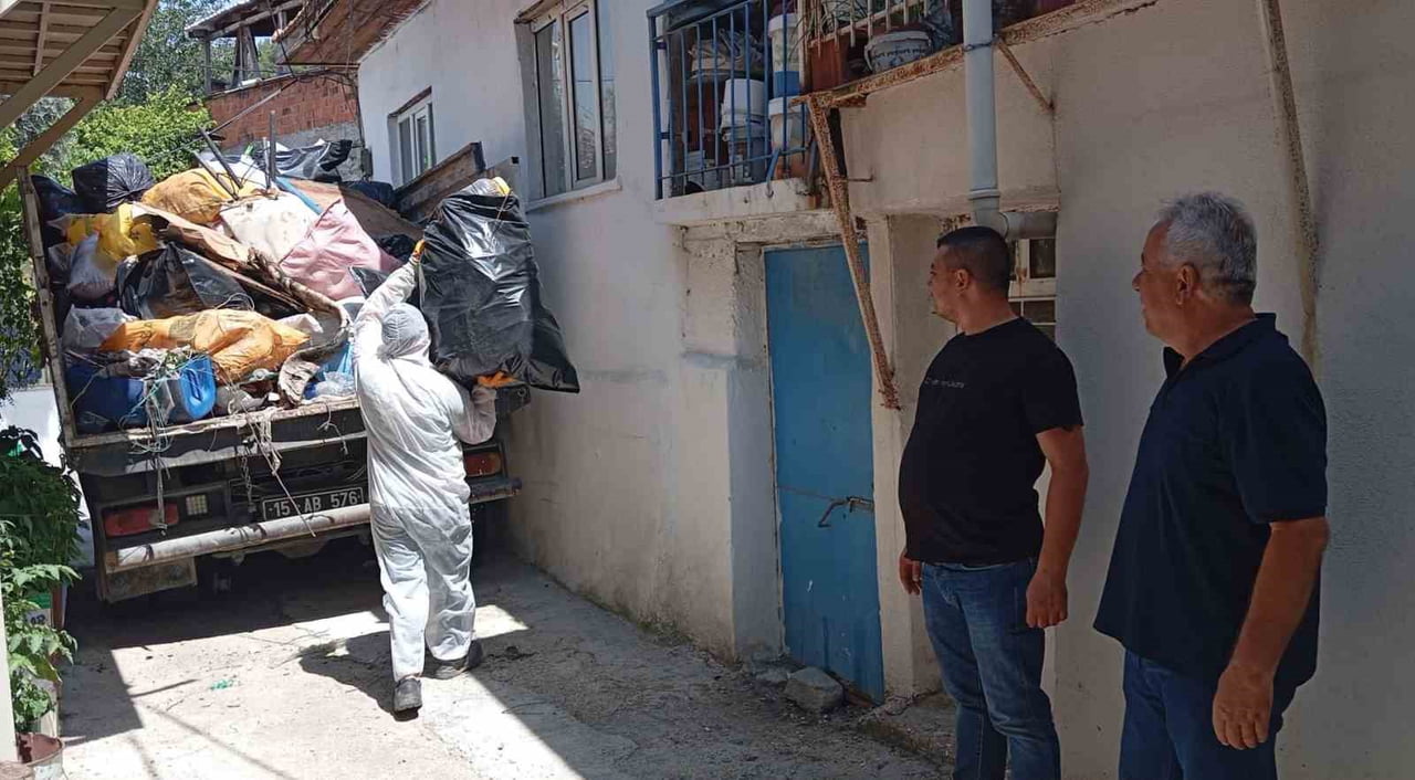 BURDUR'DA ÇEVREYE YAYILAN KÖTÜ KOKU NEDENİYLE MAHALLE SAKİNLERİNİN ŞİKAYETTE BULUNDUĞU MÜSTAKİL...