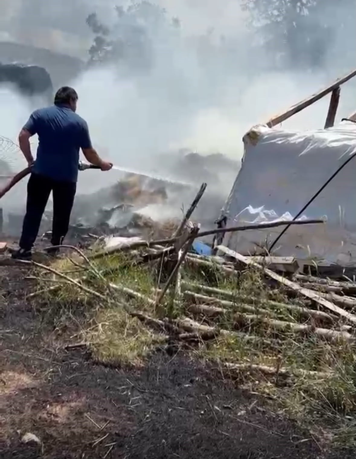BURDUR'DA ÇIKAN SAMANLIK VE BALYA YANGINI, İTFAİYE EKİPLERİNİN MÜDAHALESİYLE KONTROL ALTINA...