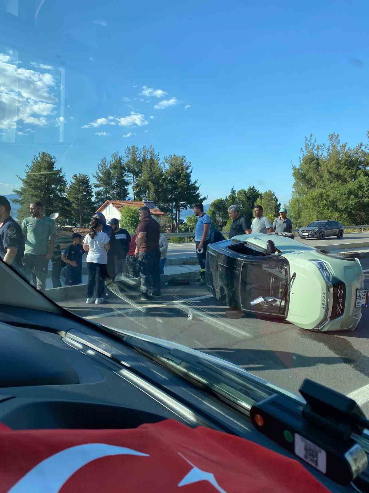 BURDUR'DA ELEKTRİKLİ ARACIN DEVRİLMESİ SONUCU 1 KİŞİ YARALANDI.