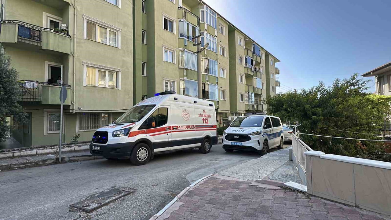 BURDUR'DA HABER ALINAMAYAN 61 YAŞINDAKİ KADIN, EVE GELEN EŞİ TARAFINDAN ÖLÜ BULUNDU.