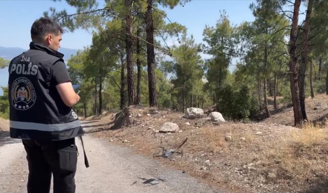 BURDUR'DA ORMANLAR, YANGINLARA KARŞI POLİS TARAFINDAN DRONLA DENETLENİYOR