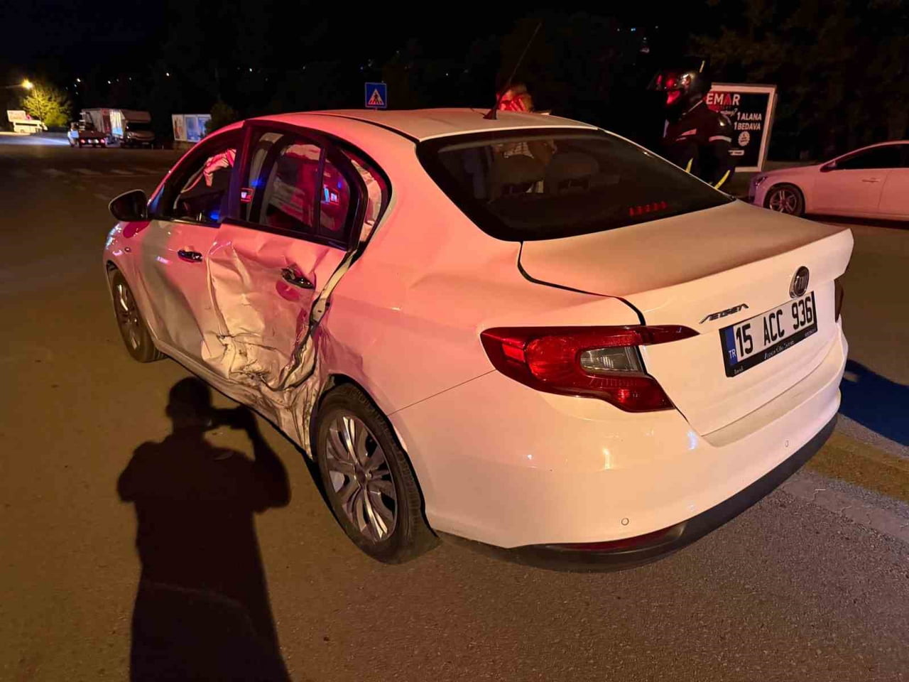 BURDUR'UN BUCAK İLÇESİNDE İKİ OTOMOBİLİN ÇARPIŞMASI SONUCU MEYDANA GELEN TRAFİK KAZASINDA 6 KİŞİ...