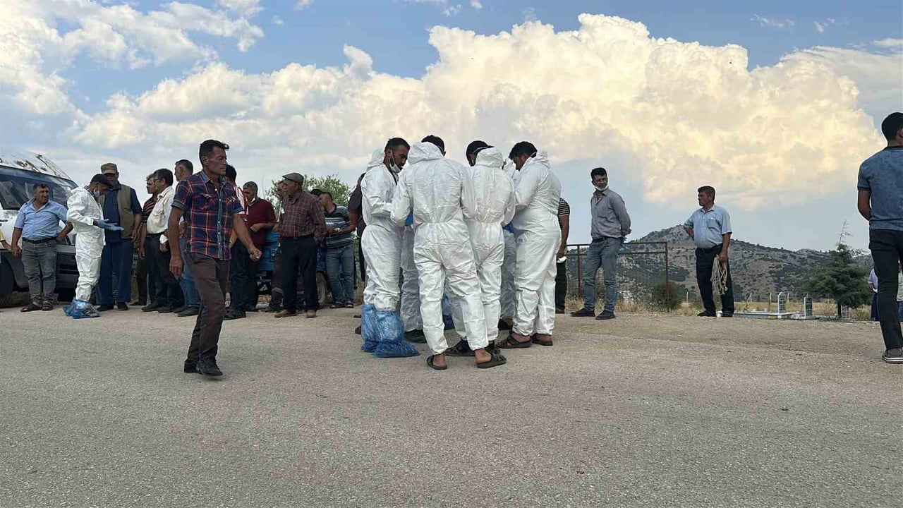 BURDUR'UN KEMER İLÇESİNDE YAKLAŞIK 15 GÜN ÖNCE ORMANDA KENE YAPIŞMASININ ARDINDAN KIRIM KONGO...