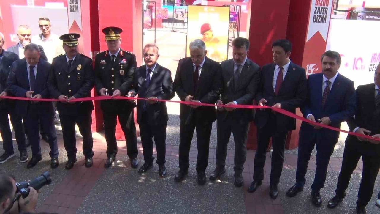 BURSA'DA 15 TEMMUZ DEMOKRASİ VE MİLLİ BİRLİK GÜNÜ KAPSAMINDA HAZIRLANAN ANMA MERKEZİ, DÜZENLENEN...