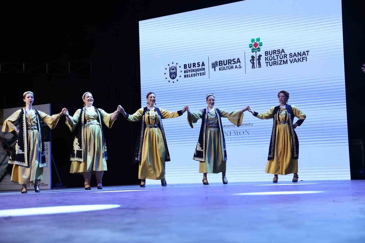 BURSA'DA BU YIL 38'İNCİSİ DÜZENLENEN ULUSLARARASI ALTIN KARAGÖZ HALK DANSLARI YARIŞMASI...