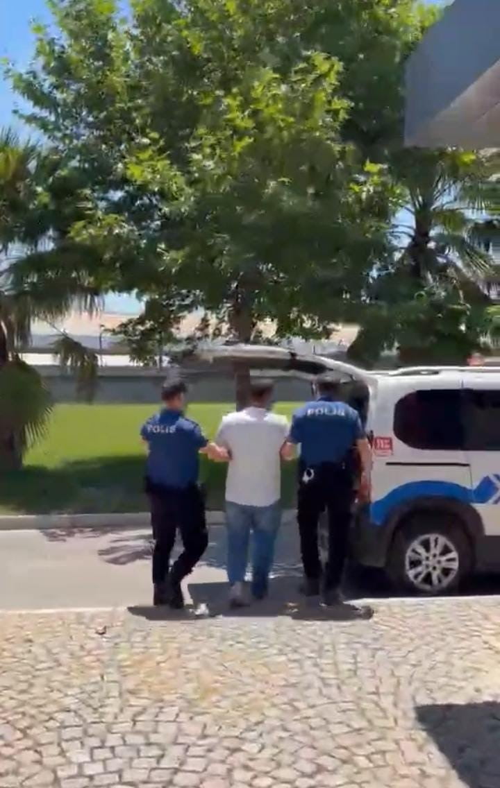 BURSA'DA HAKLARINDA KESİNLEŞMİŞ HAPİS CEZASI BULUNAN 3 FİRARİ, OSMANGAZİ İLÇE EMNİYET MÜDÜRLÜĞÜ...